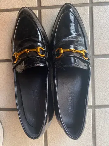 블랙 에나멜 로퍼 골드 체인