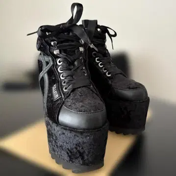 KILLSTAR 킬스타 벨로아 통굽 스니커즈 배송비 포함