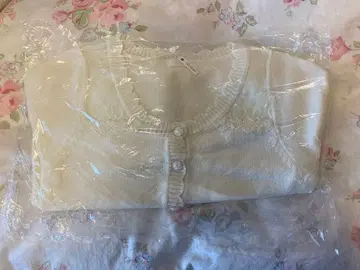 리즈리사 화이트 니트 가디건 클리닝 완료