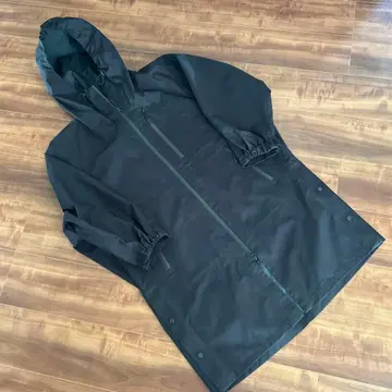 UNIQLO x theory 콜라보 블록 테크 코트 블랙(S)