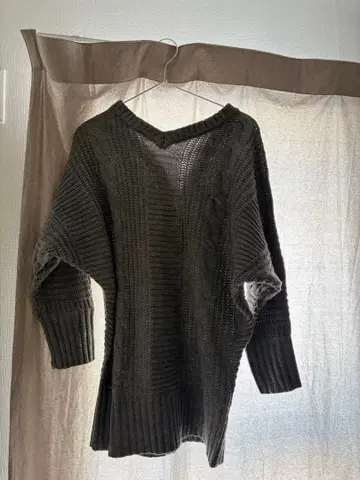 다크 그레이 V넥 레이스업 스웨터 M