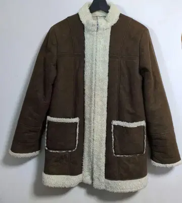 브라운 무스탕 코트 프론트 포켓 부착