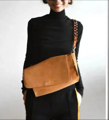 ch!iiibag 스웨이드 체인 숄더백 카멜