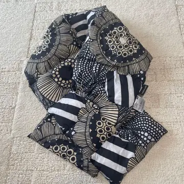 유니클로 마리메꼬 머플러 일본 미발매