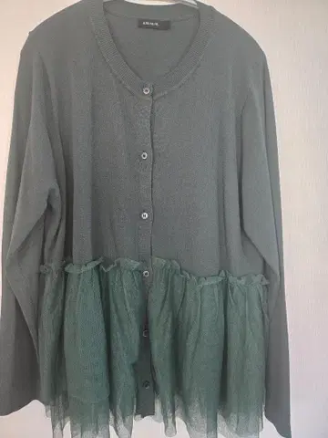 새상품 아즈노아즈오라카의 다크 그린 프릴 달린 가디건