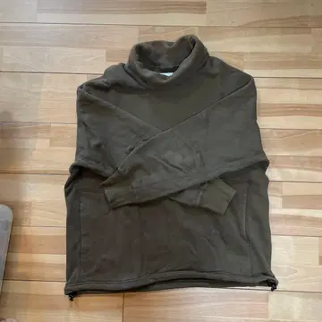 SANDINISTA 올리브 그린 맨투맨 S