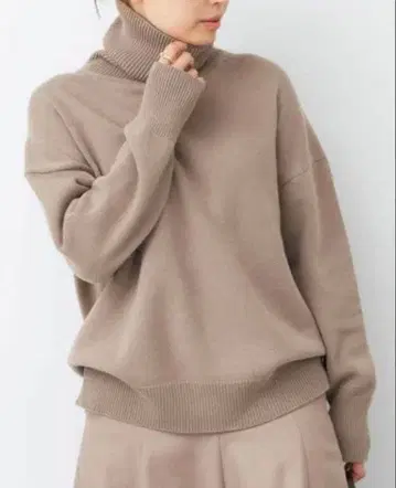 [컨디션 최상] 도우즈이엠 클래스 미들 게이지 터틀 니트 스웨터