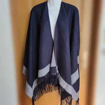 유니클로 네이비와 그레이의 프린지 달린 스톨
