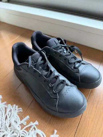 ON THE ROGER ADVANTAGE BLACK 26cm