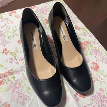 유키코 카미지마 블랙 펌프스