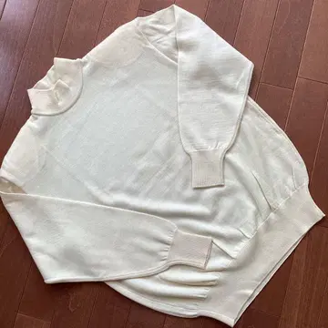 아이보리 터틀넥 니트 긴팔