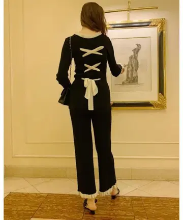 레이스업 리본 프릴 립 니트 (상의만)