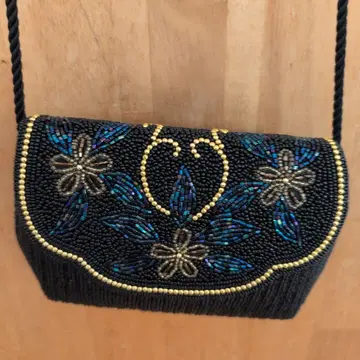 비즈 자수 블랙 숄더백