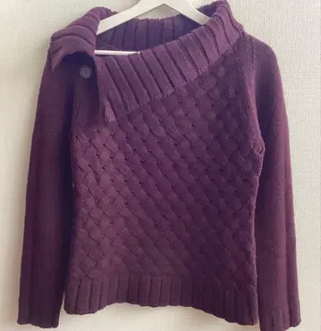 크림슨 컬러 뜨개질 니트 긴팔