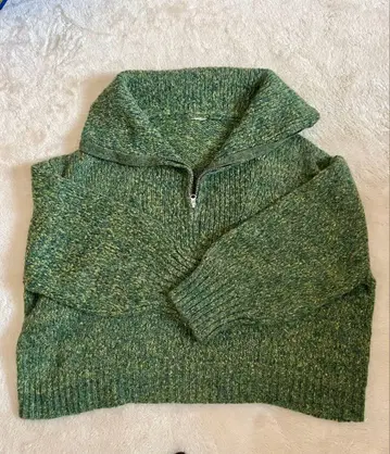 Jaya 그린 컬러 지퍼 니트 스웨터