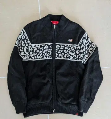 뉴발란스 레오파드 무늬 방한 집업 사이즈 2
