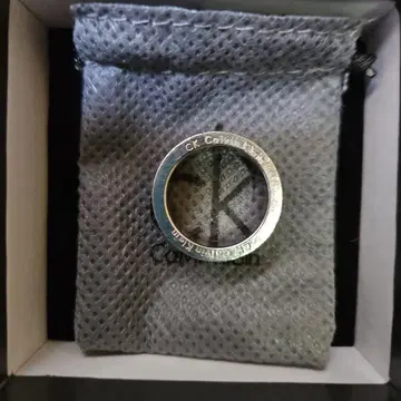 할인 협상! Calvin Klein 실버 블루 반지 아마도 13호.