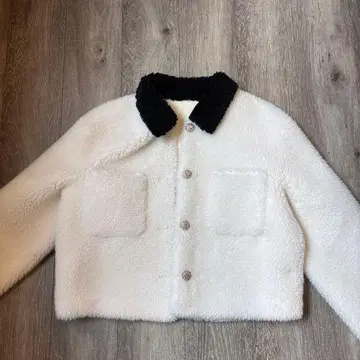 화이트 블랙 보아 자켓