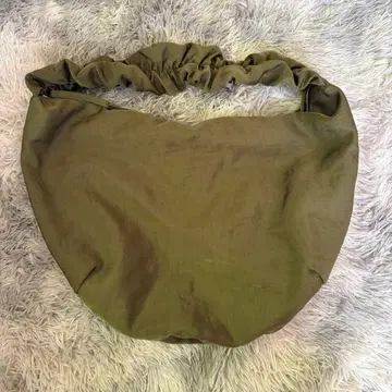 OUAT 숄더백 올리브