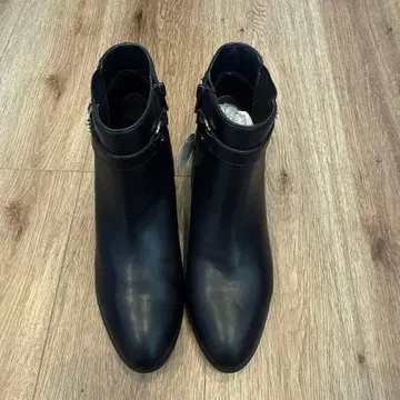 블랙 앵클부츠 사이드 지퍼 포함