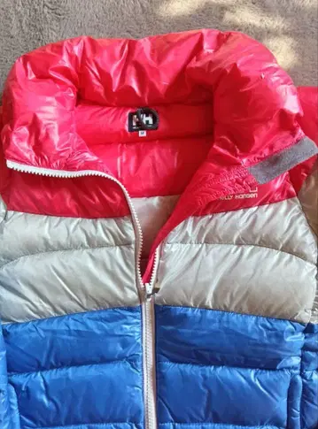 헬리 한센 다운 자켓 다색 사용