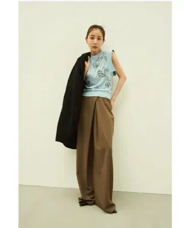 다나카 미나미 x CLANE TUCK HERRINGBONE SLACKS