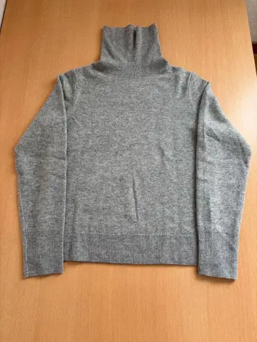 UNIQLO 캐시미어 터틀넥 스웨터 S 사이즈