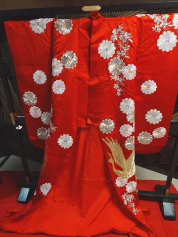 붉은색 화려한 기모노 봉황 자수