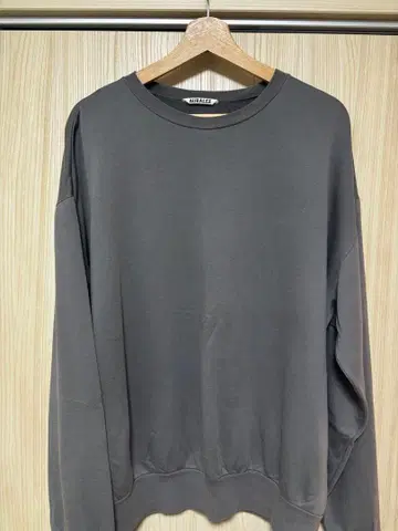 AURALEE 크루넥 맨투맨