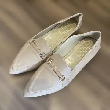 베이지 스틸레토 로퍼