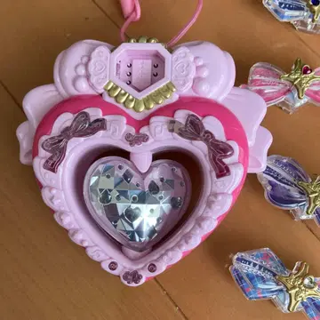 프리큐어 하트 브로치