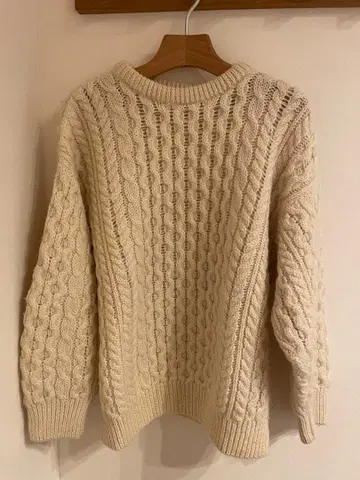 Cladurnit 아이보리 케이블 니트 스웨터