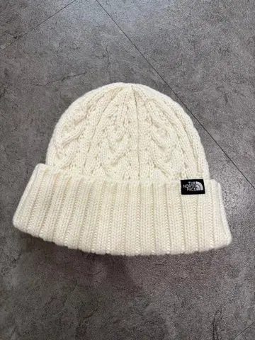 The North Face 케이블 짜임 니트 모자 아이보리