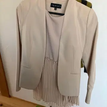 새상품급 INDIVI 베이지 노카라 자켓 40 luca