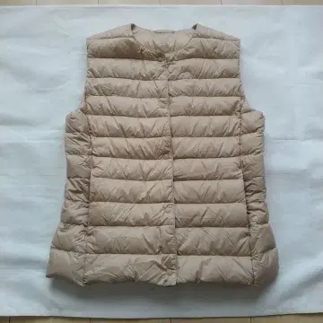 새상품급 유니클로 다운 베스트 베이지 M 파우치 포함