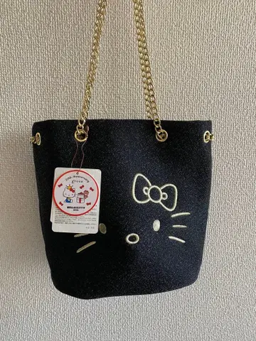 헬로키티 페이스 자수 체인 숄더백