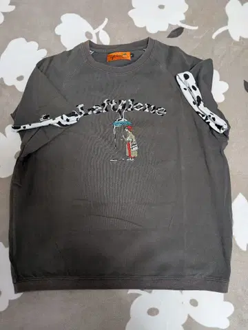 Left Alone 소 패턴 자수 맨투맨 T셔츠 XL