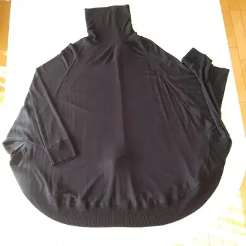 컨디션 최상! ZARA 블랙 하이넥 얇은 소재 니트 팔분 소매 M 사이즈