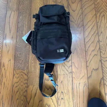 NEW ERA 슬링 바디 백 12L 블랙