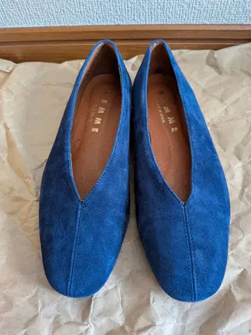 remme 스웨이드 플랫 펌프스 37