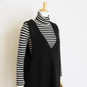 촉감이 소프트하고 부드러운 울 니트 롱 기장 오버롤 스커트