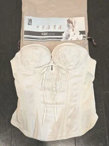 [ 새상품급 ] SQRE BEAUTE 레이스 백리스 뷔스티에 C70