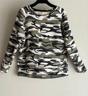 그린 레이블 릴랙싱 카모 패턴 트레이닝복