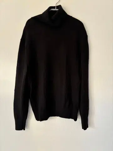 유니클로 캐시미어 터틀넥 스웨터 블랙 L 사이즈