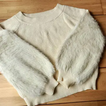 캐서린 하넬 볼륨 퍼 슬리브 니트