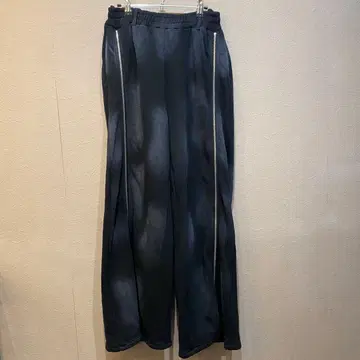 [ ELLUV ] 빈티지 페이드 & 데미지 가공 플레어 스웨트 팬츠