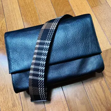 레어 단종품 이아파피요네 와이드 테이프 바디백 체크 무늬