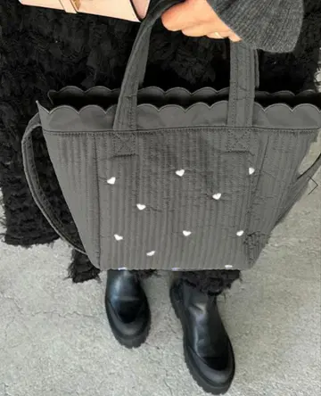 그레이 하트 자수 토트백