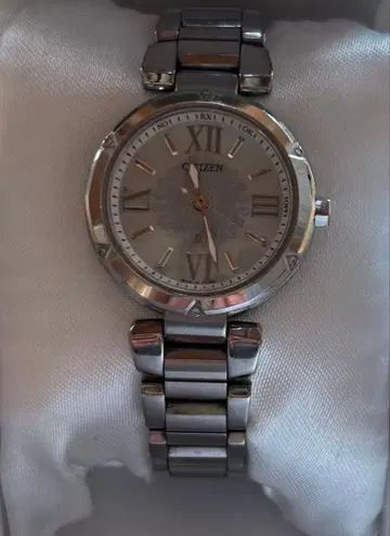 시티즌 크로스 씨 xC 6P 다이아 화이트 다이얼 전파 솔라