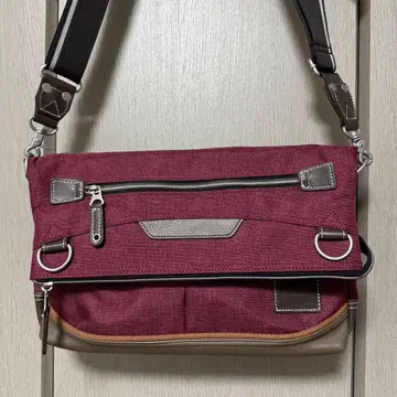 무스타슈 2way 입술 접힘 숄더백